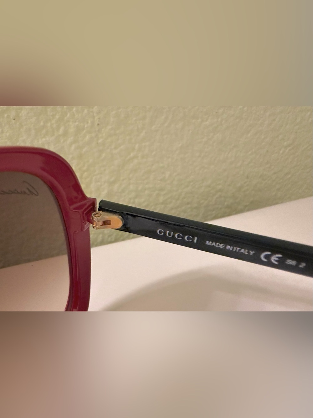 Gucci red sunglasses with GG Logo and Green/Red Stripe~ New with Case - Picture 6 of 12